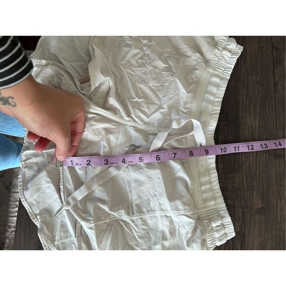 Lululemon Hotty Hot Low Rise Drawstring Athletic Running Shorts White Size 8 - Picture 11 of 12